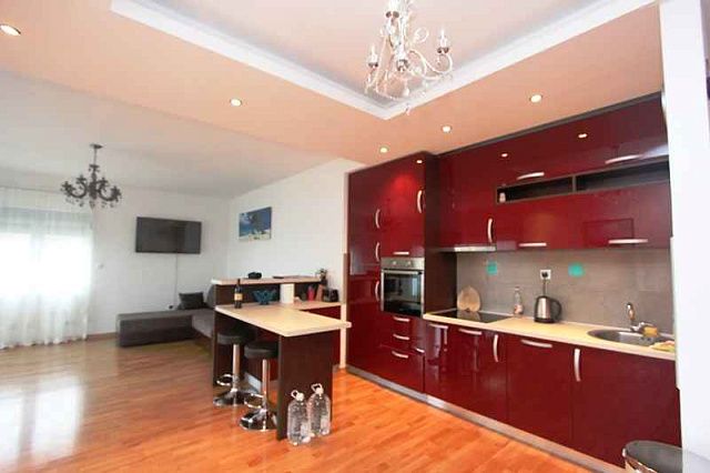 An apartment with seaview in Rafailovici